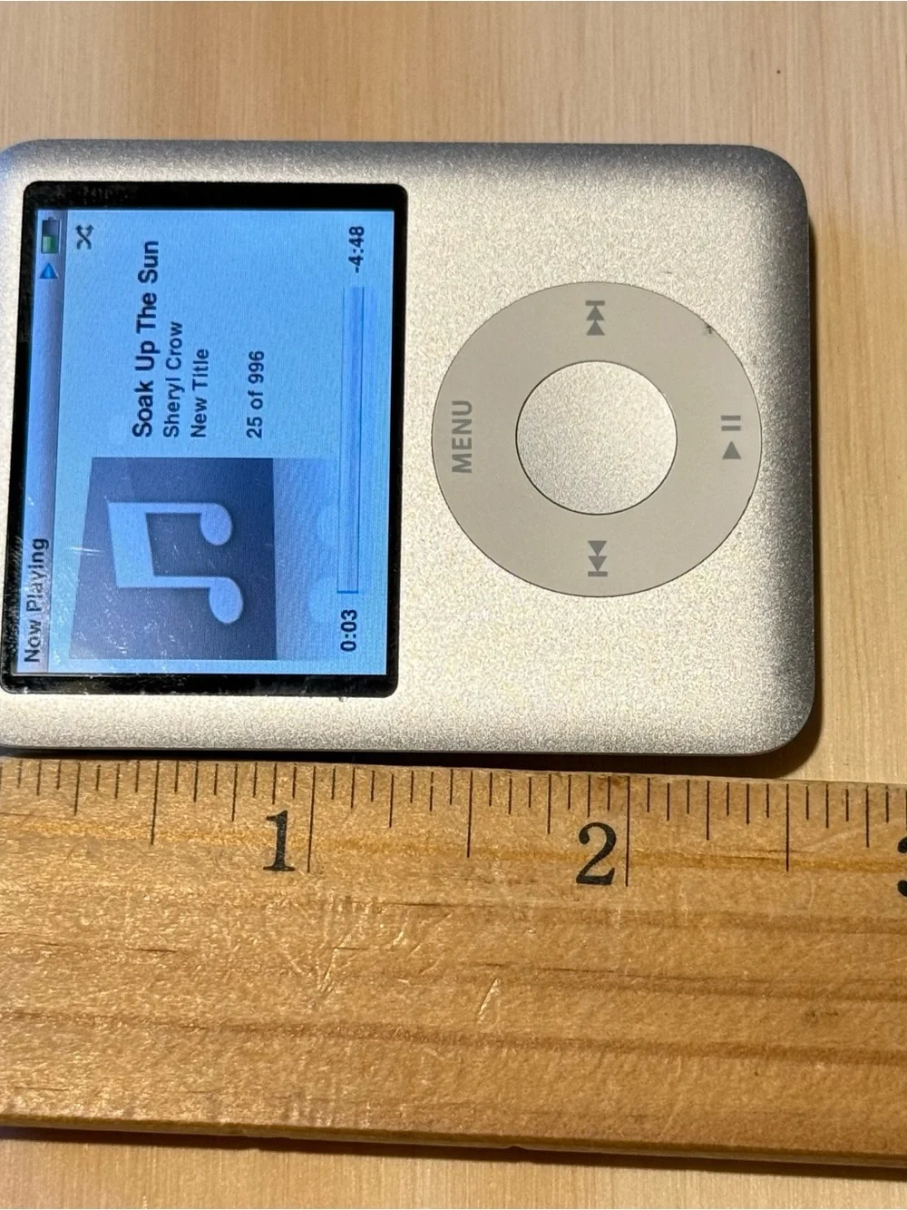 iPod Nano A1236 4GB Silver Tested Ok Battery 1-2Hr w/Charg-996-Songs Read Info!